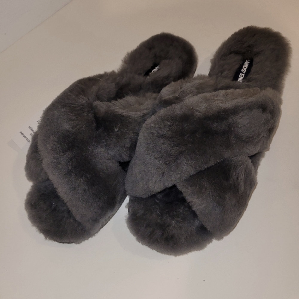 NWT Women's Fuzzy Shearling Open Toe House Slippers